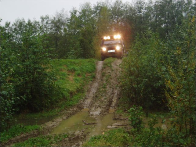 Steve negotiating the first muddy downhill on the 4x4 course